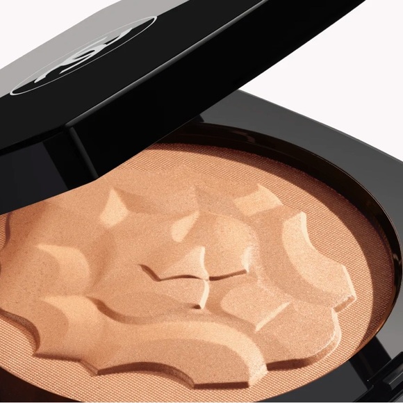 CHANEL LE LION OVERSIZE ILLUMINATING POWDER - Picture 2 of 3
